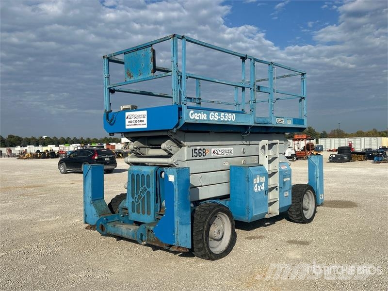 Genie GS5390RT 4x4 Gasoline Scissor Lift Scissor lifts