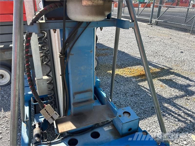 Genie IWP-25S Vertikálne stĺpové výťahy