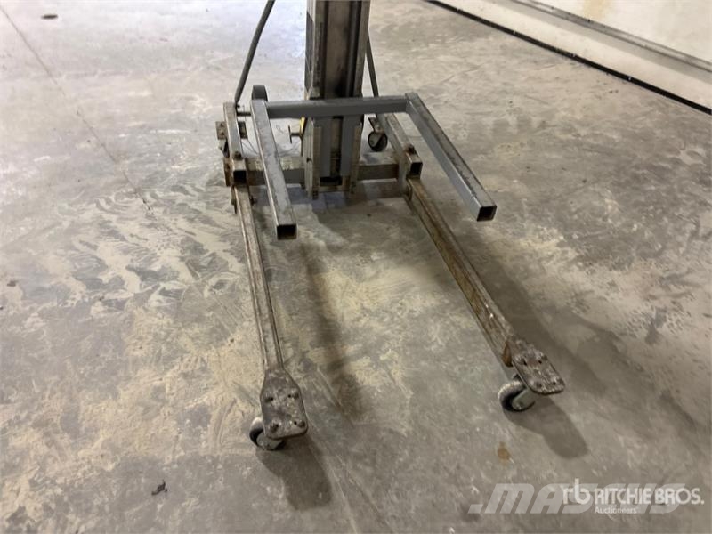 Genie of (2) Genie SL-18 Material Hoist Seilwinden, Bauaufzüge und Lastenaufzüge