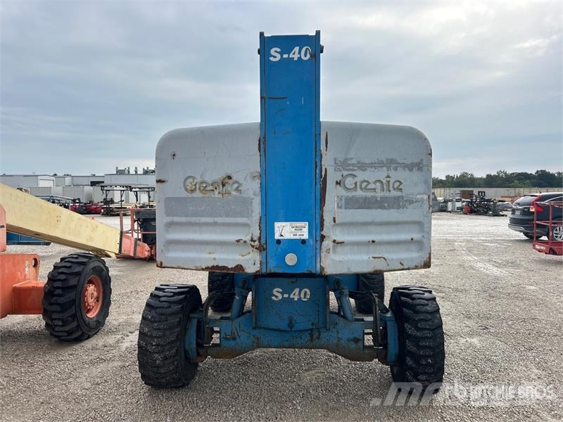 Genie S-40 4WD Dual Fuel Telescopic Boom Lift Teleszkópos emelők