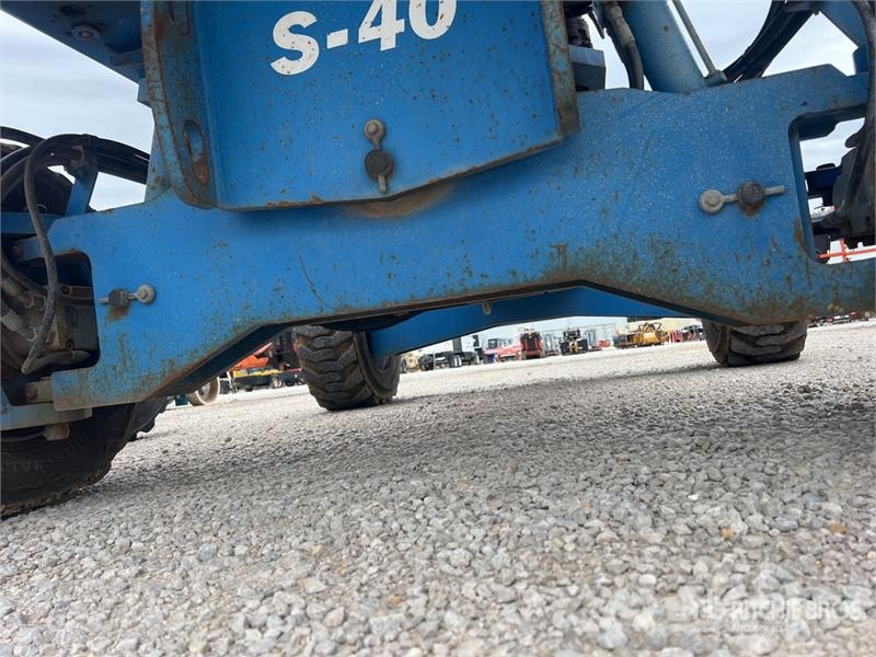 Genie S-40 4WD Dual Fuel Telescopic Boom Lift Nacelles télescopiques