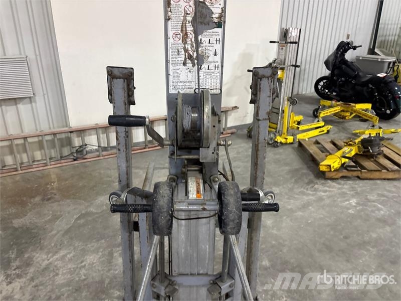 Genie SLC-24 Material Hoist Montacargas y elevadores de material