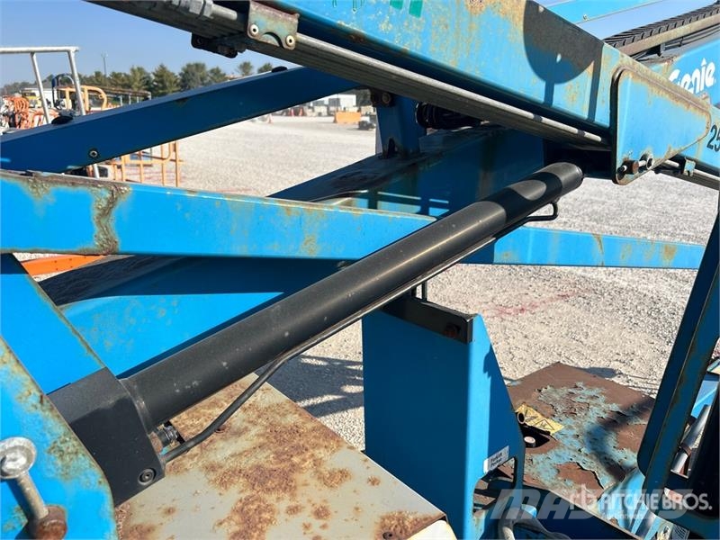 Genie TZ-34/20 Towable Lift Vlečne dvižne ploščadi