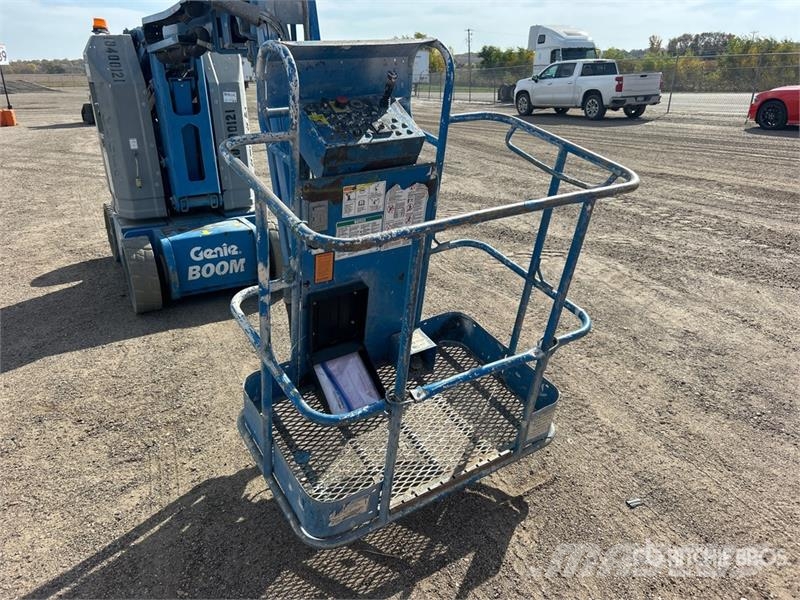 Genie Z-30/20N RJ 2WD Electric Articulating Boom Lift Articulated boom lifts