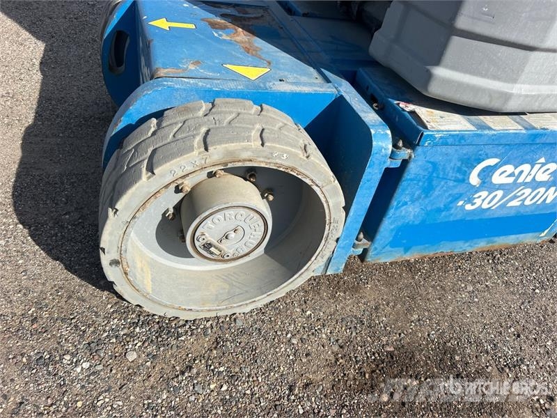 Genie Z-30/20N RJ 2WD Electric Articulating Boom Lift Articulated boom lifts