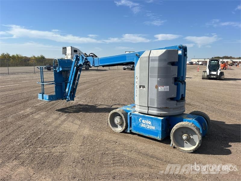 Genie Z-30/20N RJ 2WD Electric Articulating Boom Lift Articulated boom lifts