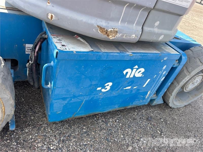 Genie Z-30/20N RJ 2WD Electric Articulating Boom Lift Articulated boom lifts