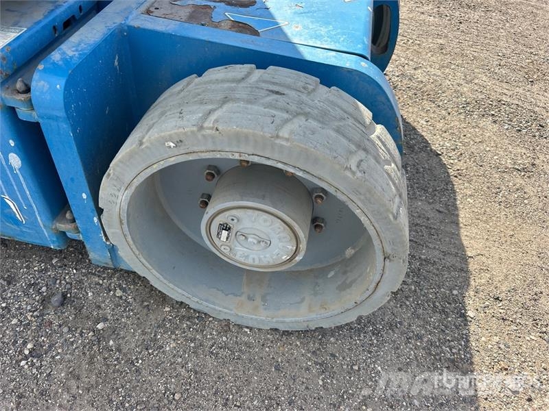 Genie Z-30/20N RJ 2WD Electric Articulating Boom Lift Articulated boom lifts
