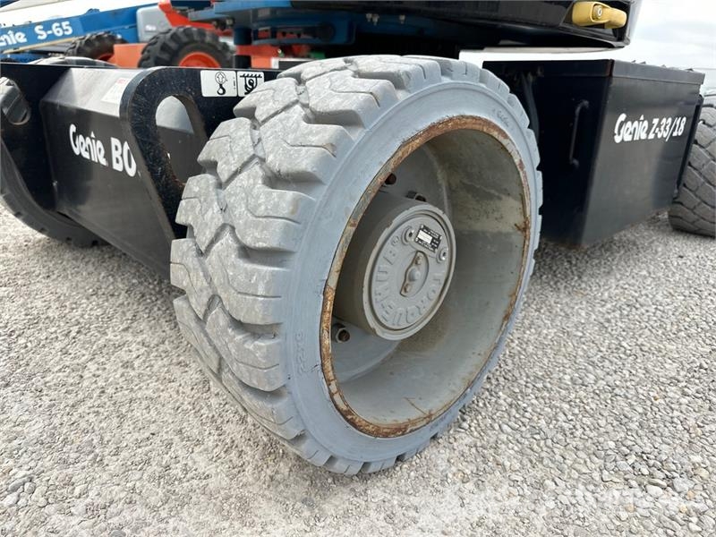Genie Z-33/18 2WD Electric Articulating Boom Lift Bomlifte med knækarm