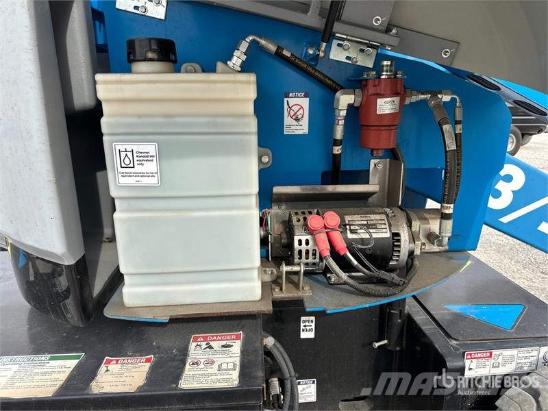 Genie Z-33/18 2WD Electric Articulating Boom Lift Bomlifte med knækarm