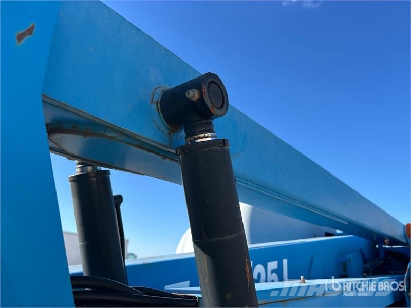 Genie Z-45/25 4WD Dual Fuel Articulating Boom Lift 관절형 전동이동 리프트