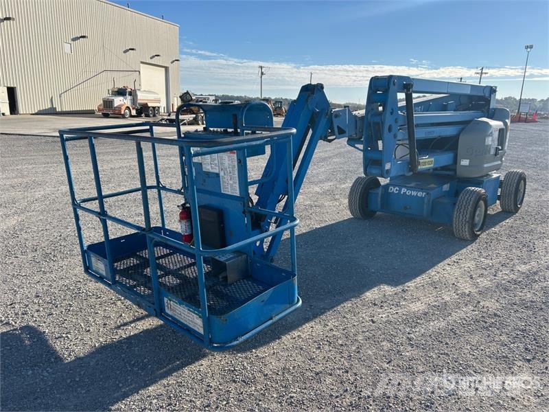 Genie Z-45/25J 2WD Electric Articulating Boom Lift Articulated boom lifts