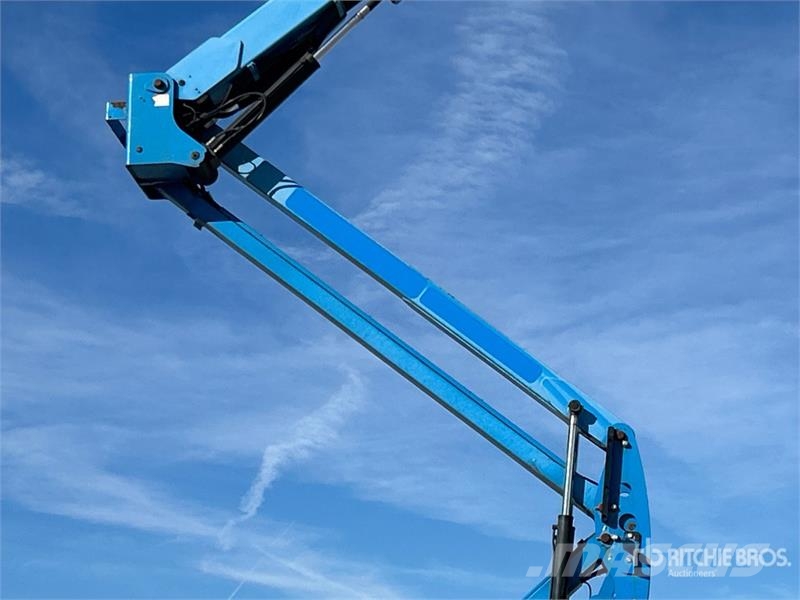 Genie Z-45/25J 2WD Electric Articulating Boom Lift Articulated boom lifts