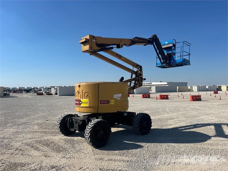 Genie Z-45 IC 4WD Diesel Articulating Boom Lift Kuukulkijat