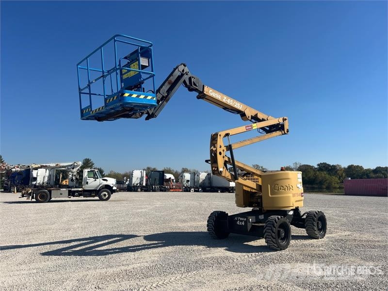 Genie Z-45 IC 4WD Diesel Articulating Boom Lift Kuukulkijat