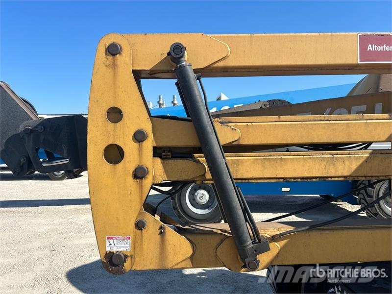 Genie Z-45 IC 4WD Diesel Articulating Boom Lift Kuukulkijat