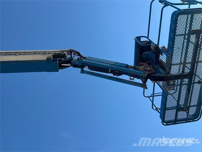 Genie Z-62/40J 4WD Diesel Articulating Boom Lift Articulated boom lifts