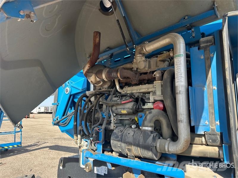 Genie Z-62/40J 4WD Diesel Articulating Boom Lift Articulated boom lifts