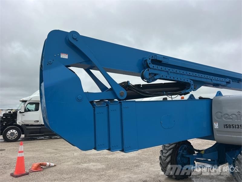 Genie Z135 4WD Diesel Articulating Boom Lift Zglobne dvižne ploščadi
