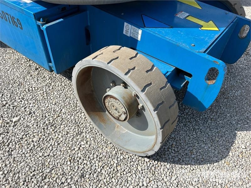 Genie Z40/23N RJ 2WD Electric Articulating Boom Lift Zglobne dvižne ploščadi