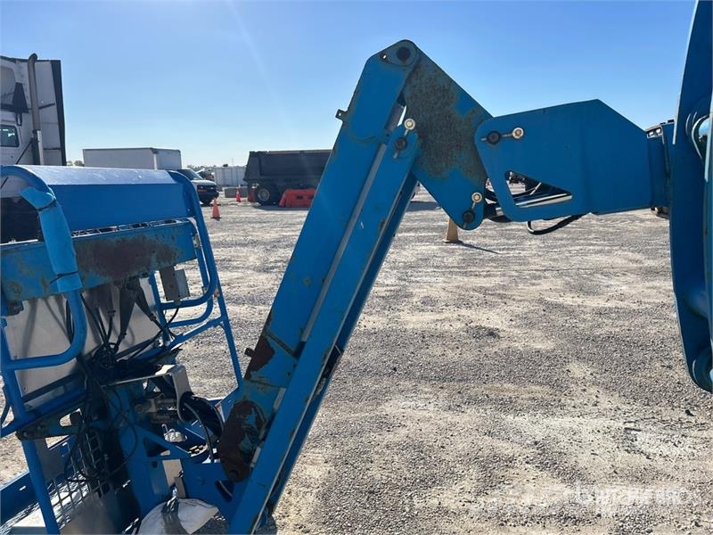 Genie Z45/25 4WD Dual Fuel Articulating Boom Lift Articulated boom lifts