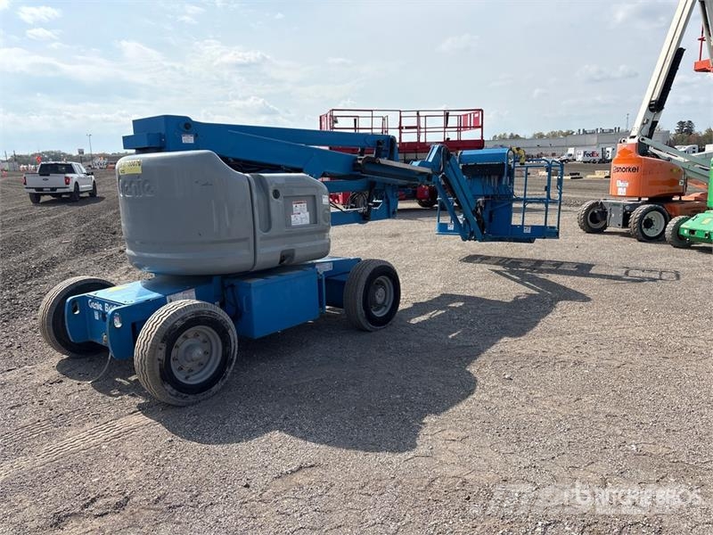 Genie Z45/25 4WD Electric Articulating Boom Lift رافعات سلة مفصلية