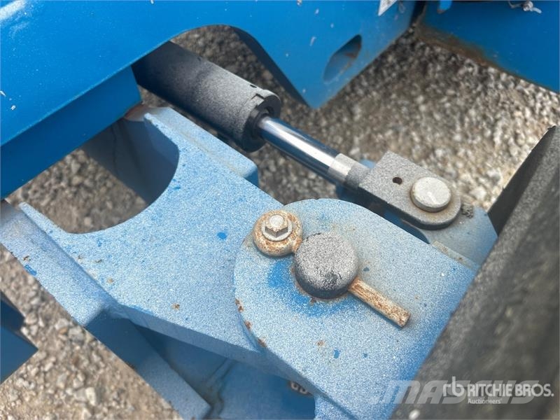 Genie Z4525J 2WD Electric Articulating Boom Lift 曲臂高空工作平台
