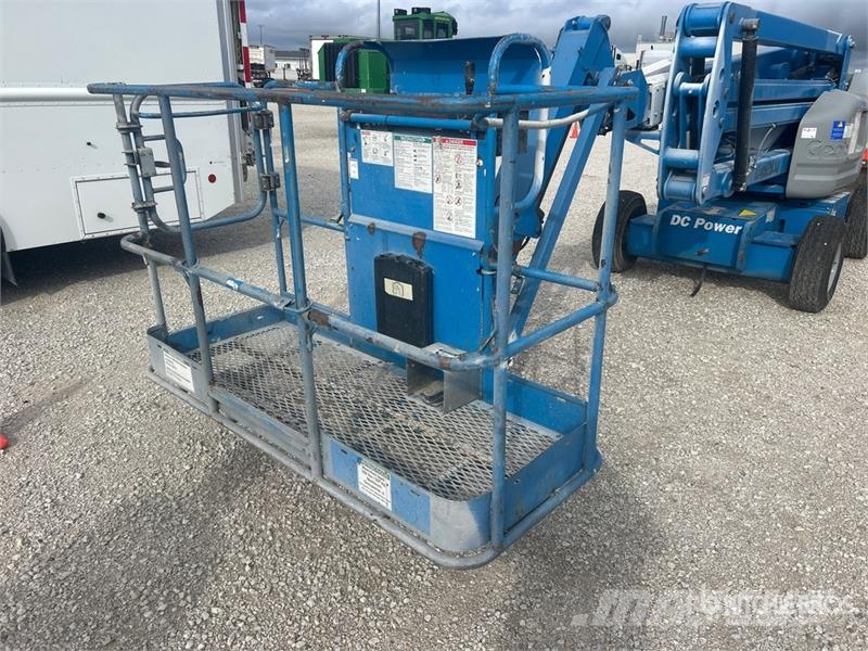 Genie Z4525J 2WD Electric Articulating Boom Lift 曲臂高空工作平台