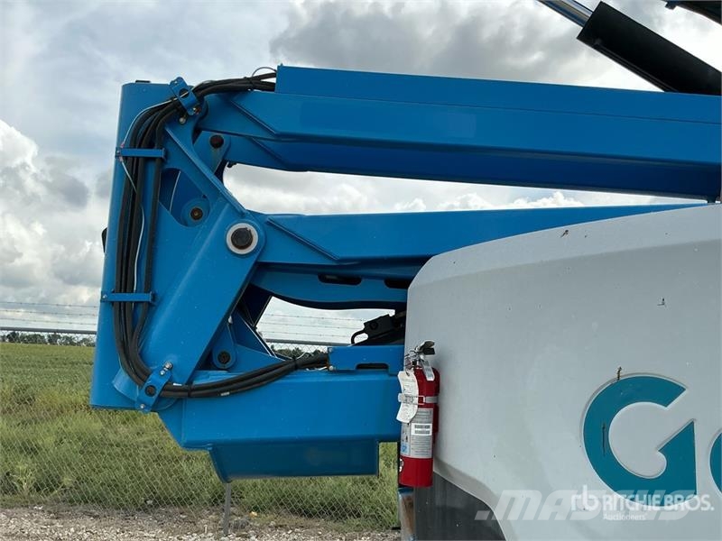 Genie Z62-40 4WD Dual Fuel Articulating Boom Lift 曲臂高空工作平台