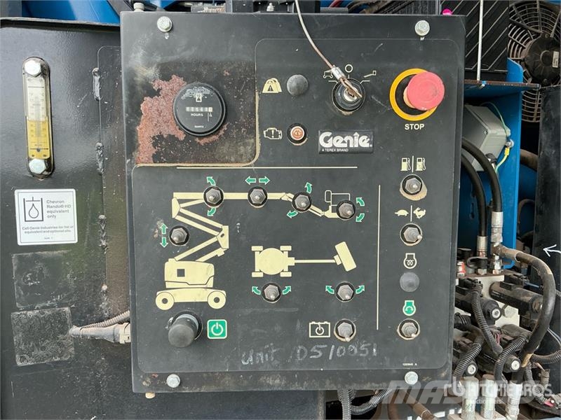 Genie Z62-40 4WD Dual Fuel Articulating Boom Lift 曲臂高空工作平台