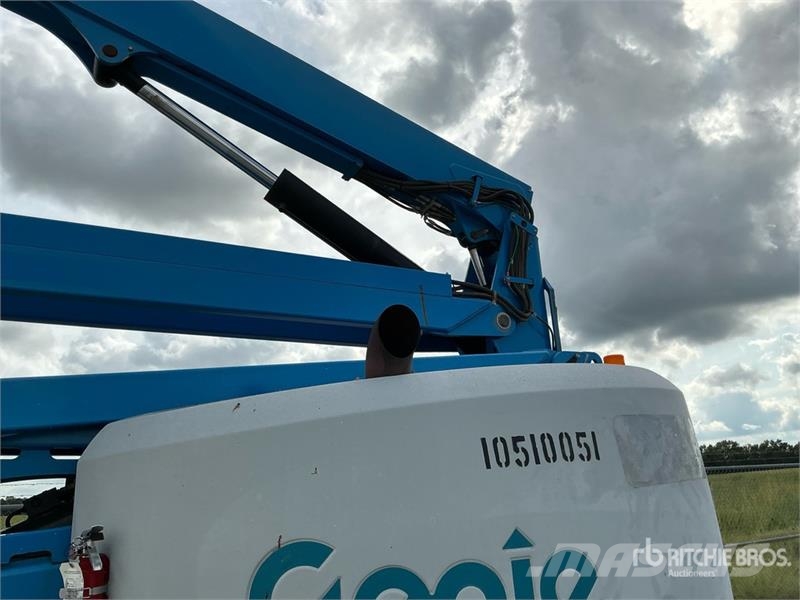 Genie Z62-40 4WD Dual Fuel Articulating Boom Lift 曲臂高空工作平台