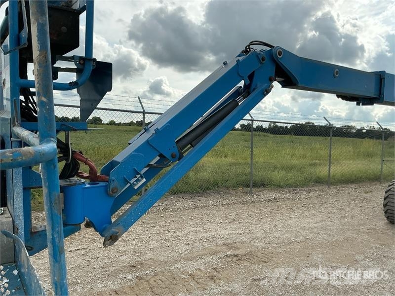 Genie Z62-40 4WD Dual Fuel Articulating Boom Lift 曲臂高空工作平台