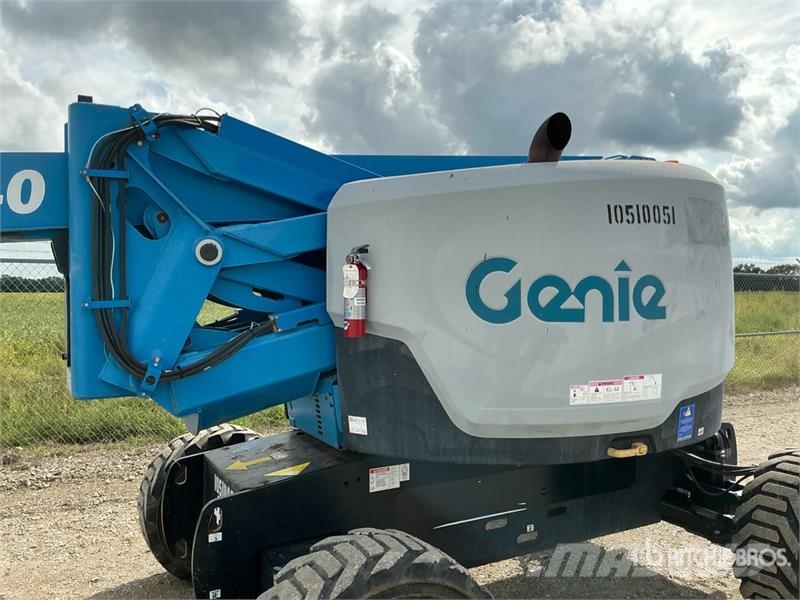 Genie Z62-40 4WD Dual Fuel Articulating Boom Lift 曲臂高空工作平台