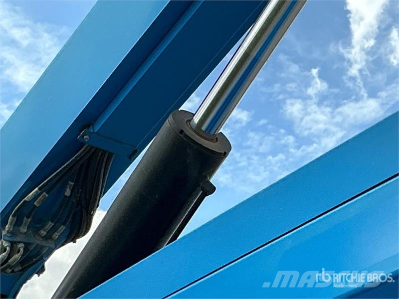 Genie Z62-40 4WD Dual Fuel Articulating Boom Lift 曲臂高空工作平台