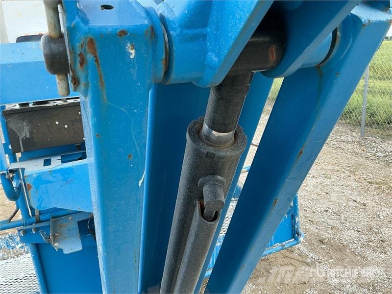 Genie Z62-40 4WD Dual Fuel Articulating Boom Lift 曲臂高空工作平台