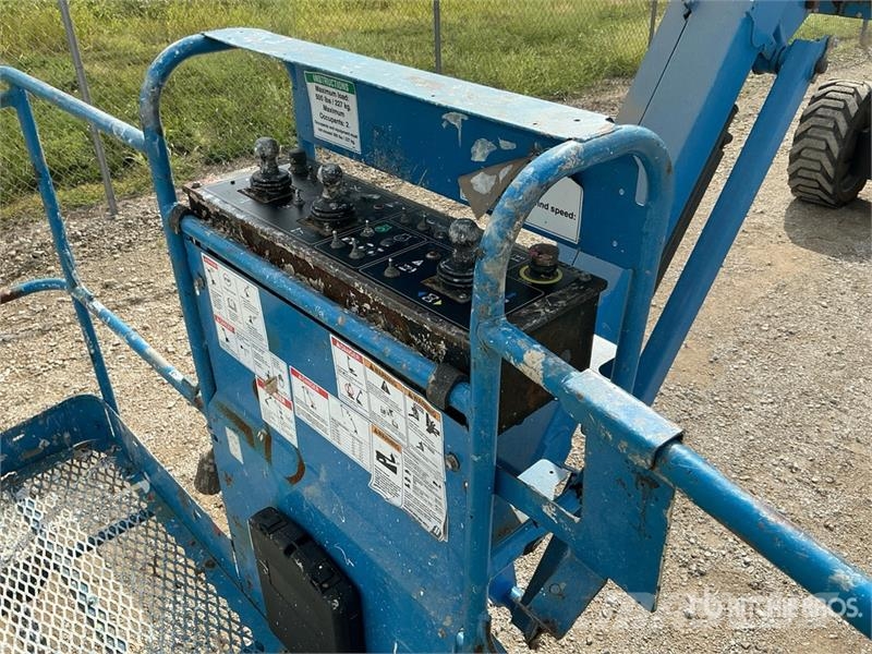 Genie Z62-40 4WD Dual Fuel Articulating Boom Lift 曲臂高空工作平台