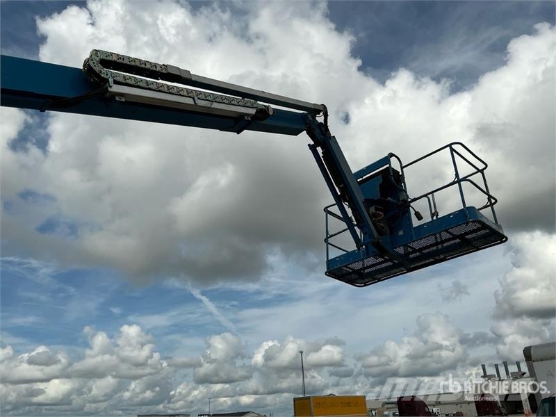 Genie Z62-40 4WD Dual Fuel Articulating Boom Lift 曲臂高空工作平台