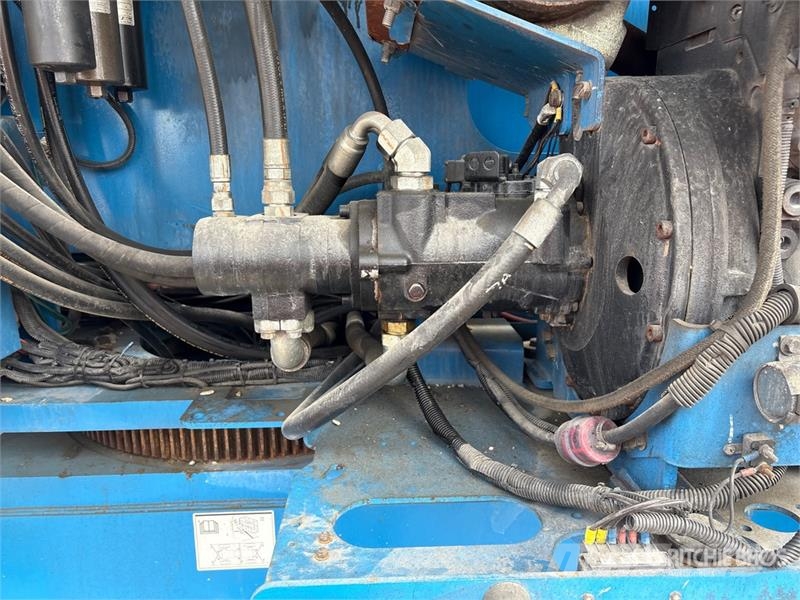 Purchase Genie Z80/60 articulated boom lifts, Bid & Buy on Auction