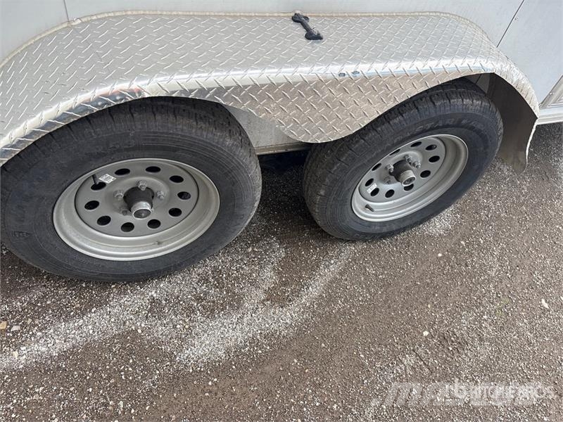 Giddy Up 14 ft T/A Enclosed Trailer Reboques baú