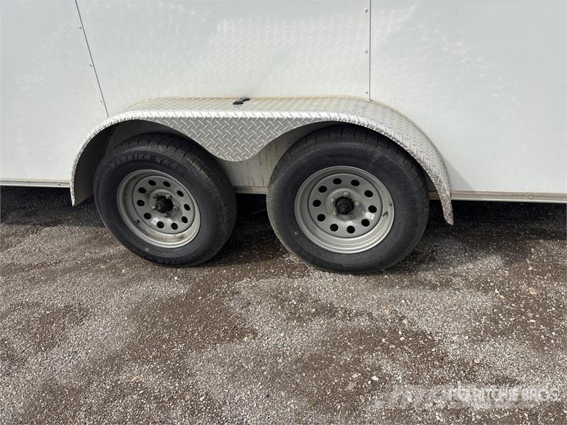Giddy Up 14 ft T/A Enclosed Trailer Reboques baú