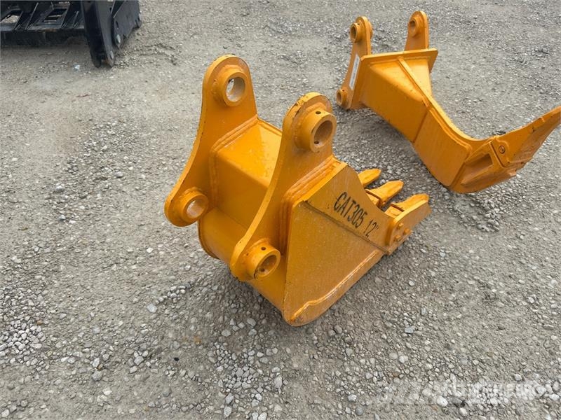  GIYI 12 in Excavator Bucket - Fits Cat 305 (Unused دلاء