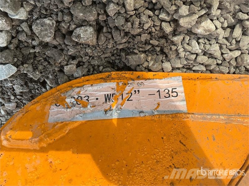  GIYI 12 in Excavator Bucket - Fits Cat 303 (Unused دلاء