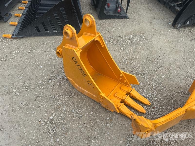  GIYI 12 in Excavator Bucket - Fits Cat 305 (Unused دلاء