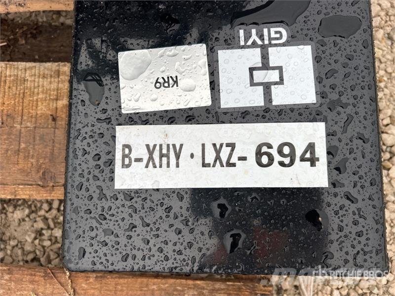 GIYI 12 in Mini Skid Steer Auger (Unused) مثاقيب