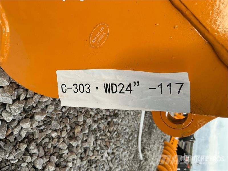  GIYI 24 in Digging Excavator Bucket - Fits Cat 303 Lopaty
