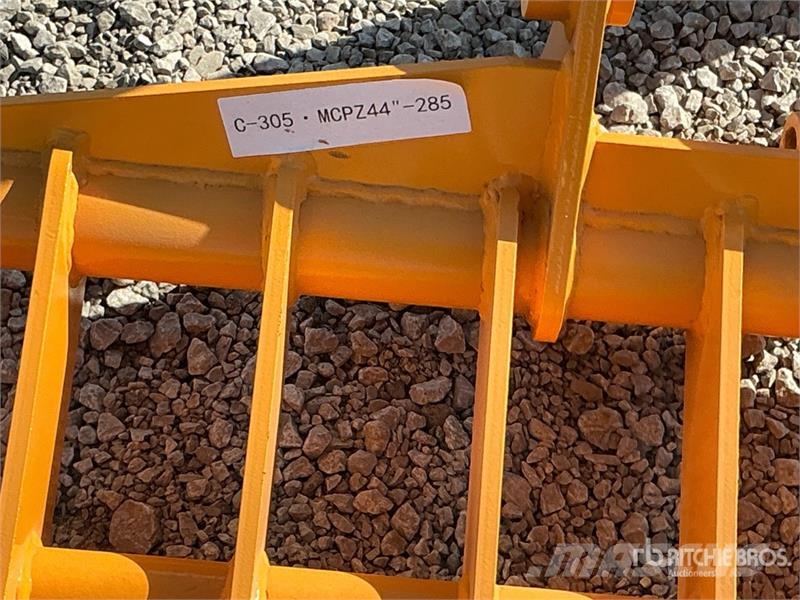 GIYI 44 in Excavator Rake (Unused) Rakes and tedders