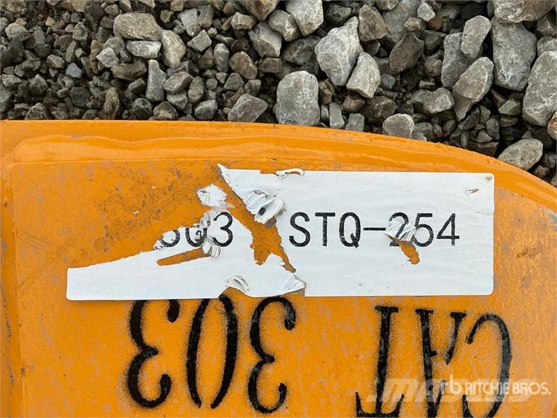 GIYI Excavator Ripper - Fits Cat 303 (Unused) 스크레퍼