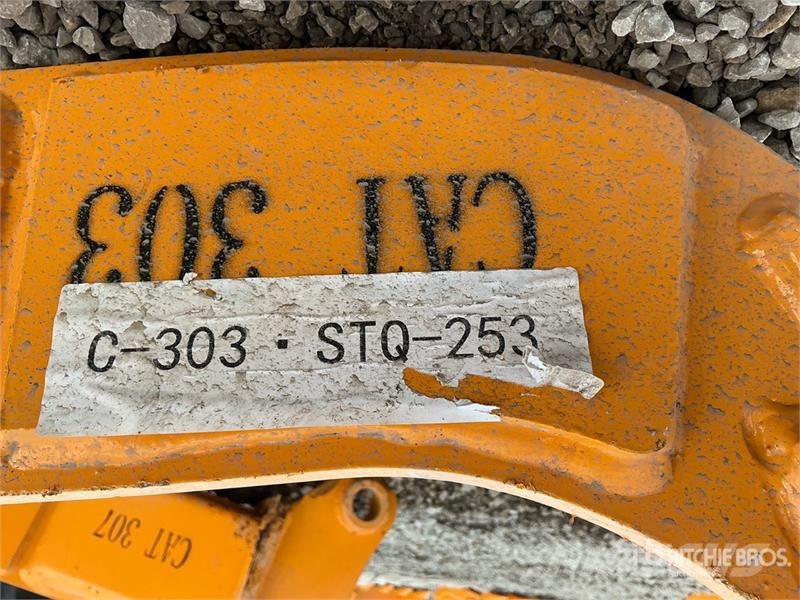 GIYI Excavator Ripper - Fits Cat 303 (Unused) 스크레퍼