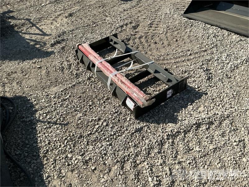  GIYI GY-BF47 47 in Skid Steer Bale Spear (Unused) Other components
