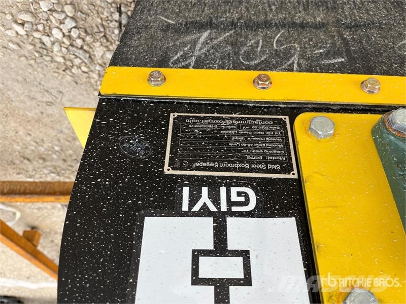 GIYI GY-BS72 72 in Skid Steer Sweeper (Unused) فرش